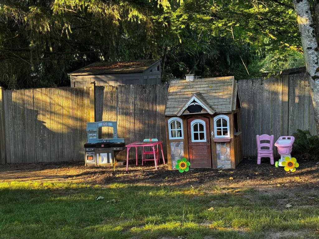 Indoor learning space with educational materials
